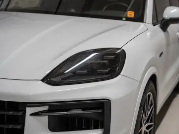 Cayenne E-Hybrid Beifahrerdisplay Massagesitze