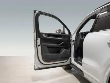 Cayenne E-Hybrid Beifahrerdisplay Massagesitze