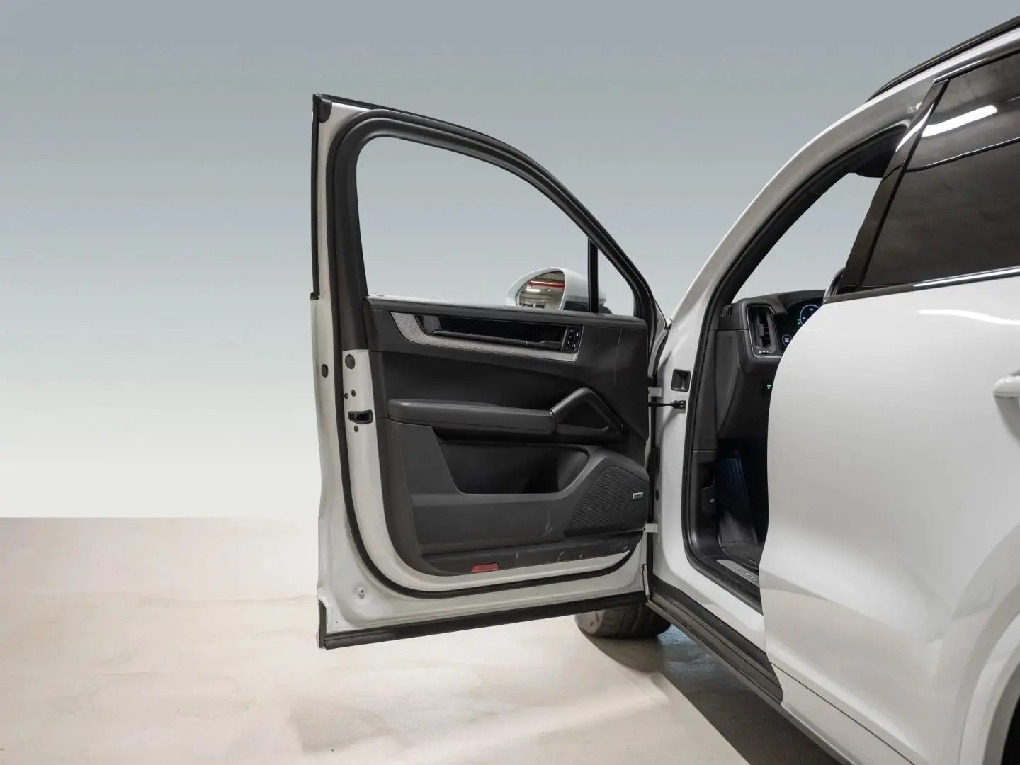 Cayenne E-Hybrid Beifahrerdisplay Massagesitze