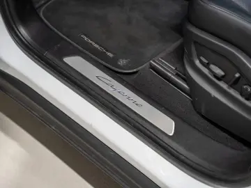 Cayenne E-Hybrid Beifahrerdisplay Massagesitze