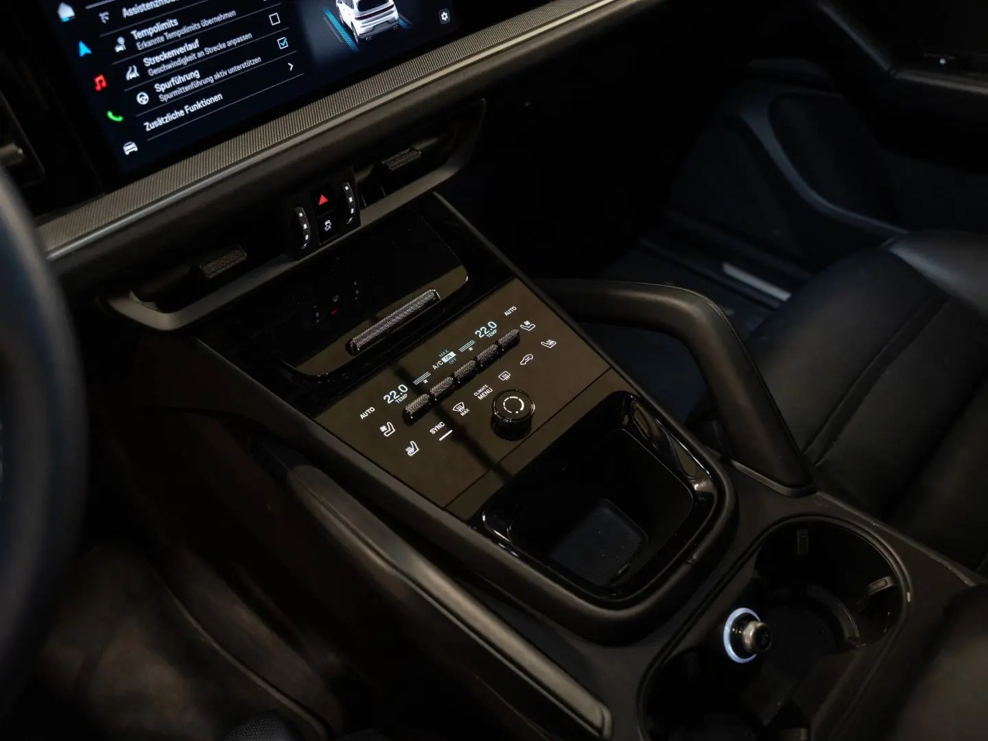 Cayenne E-Hybrid Beifahrerdisplay Massagesitze