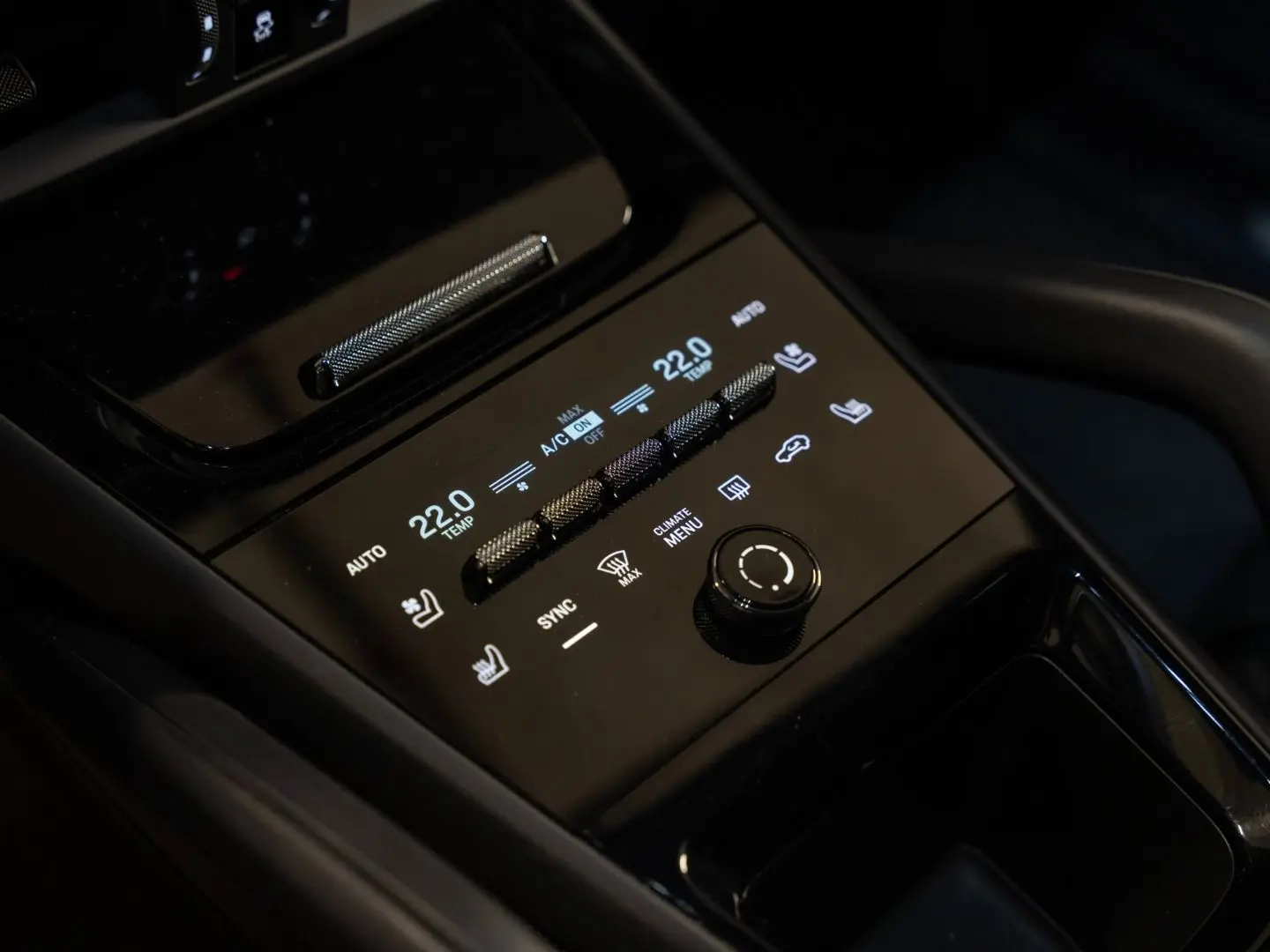 Cayenne E-Hybrid Beifahrerdisplay Massagesitze