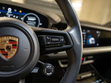 Cayenne E-Hybrid Beifahrerdisplay Massagesitze