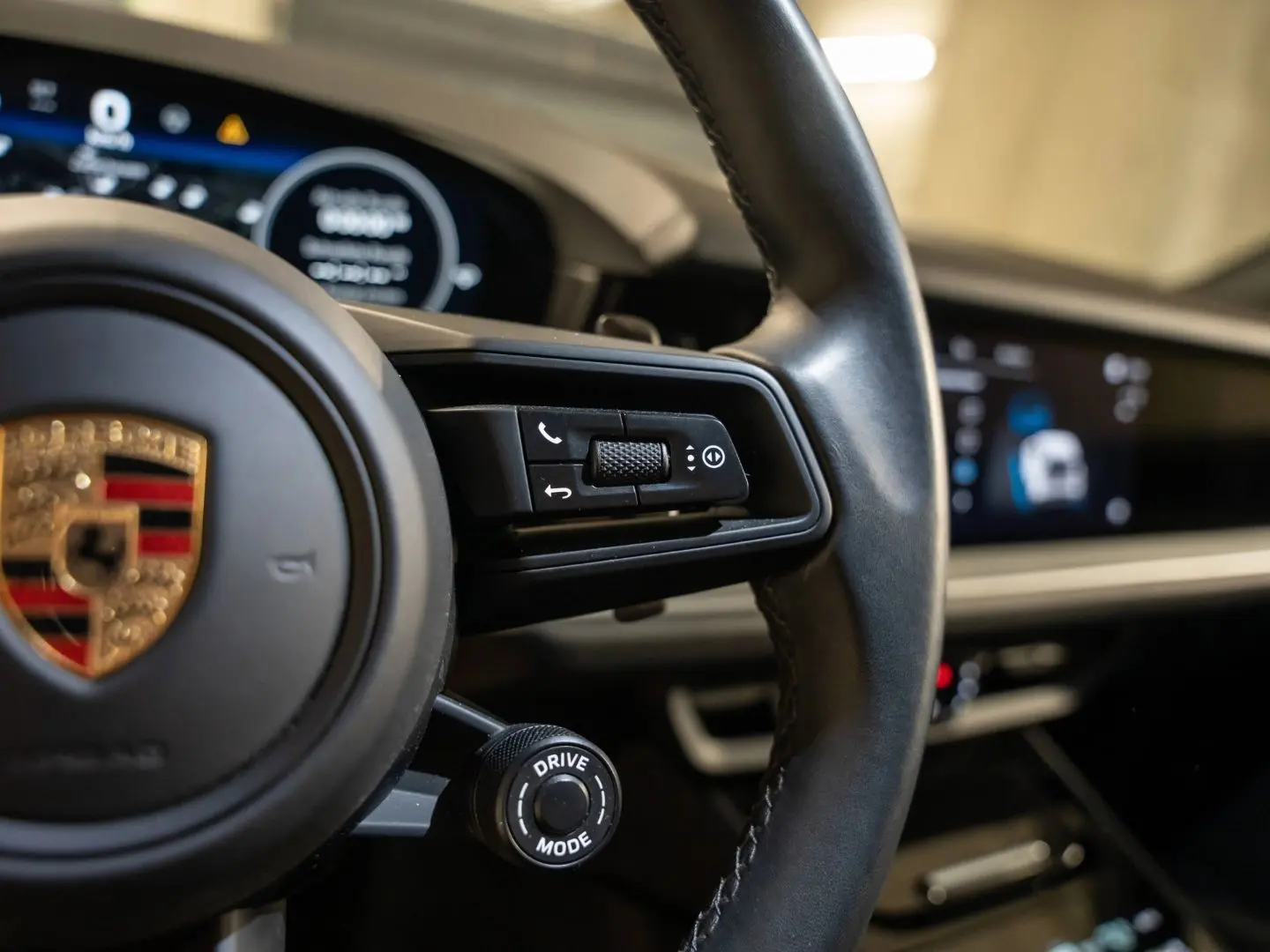 Cayenne E-Hybrid Beifahrerdisplay Massagesitze