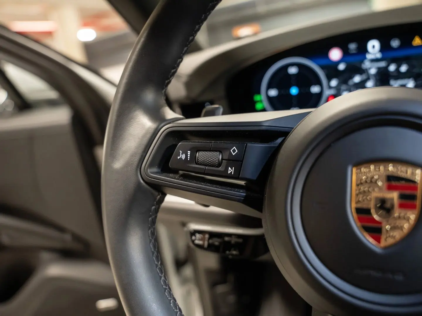 Cayenne E-Hybrid Beifahrerdisplay Massagesitze