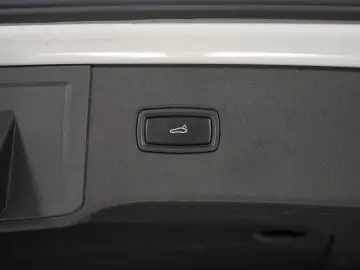 Cayenne E-Hybrid Beifahrerdisplay Massagesitze