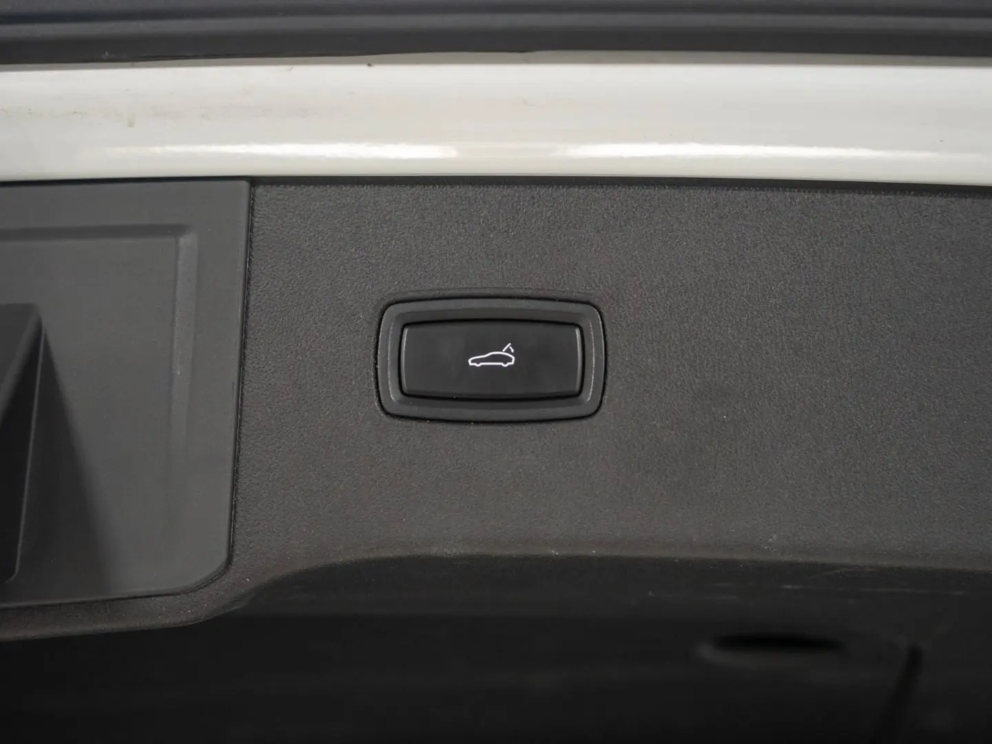 Cayenne E-Hybrid Beifahrerdisplay Massagesitze