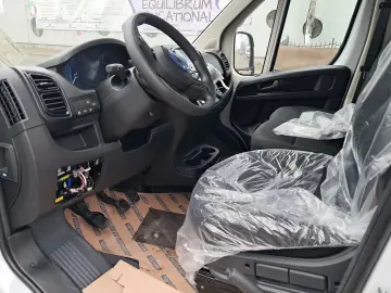 PEUGEOT BOXER Platou Cabina Simpla L4 2.2 diesel 140 CP