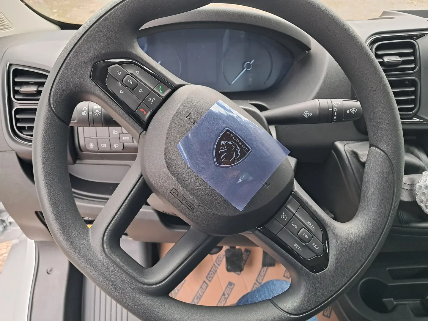 PEUGEOT BOXER Platou Cabina Simpla L4 2.2 diesel 140 CP