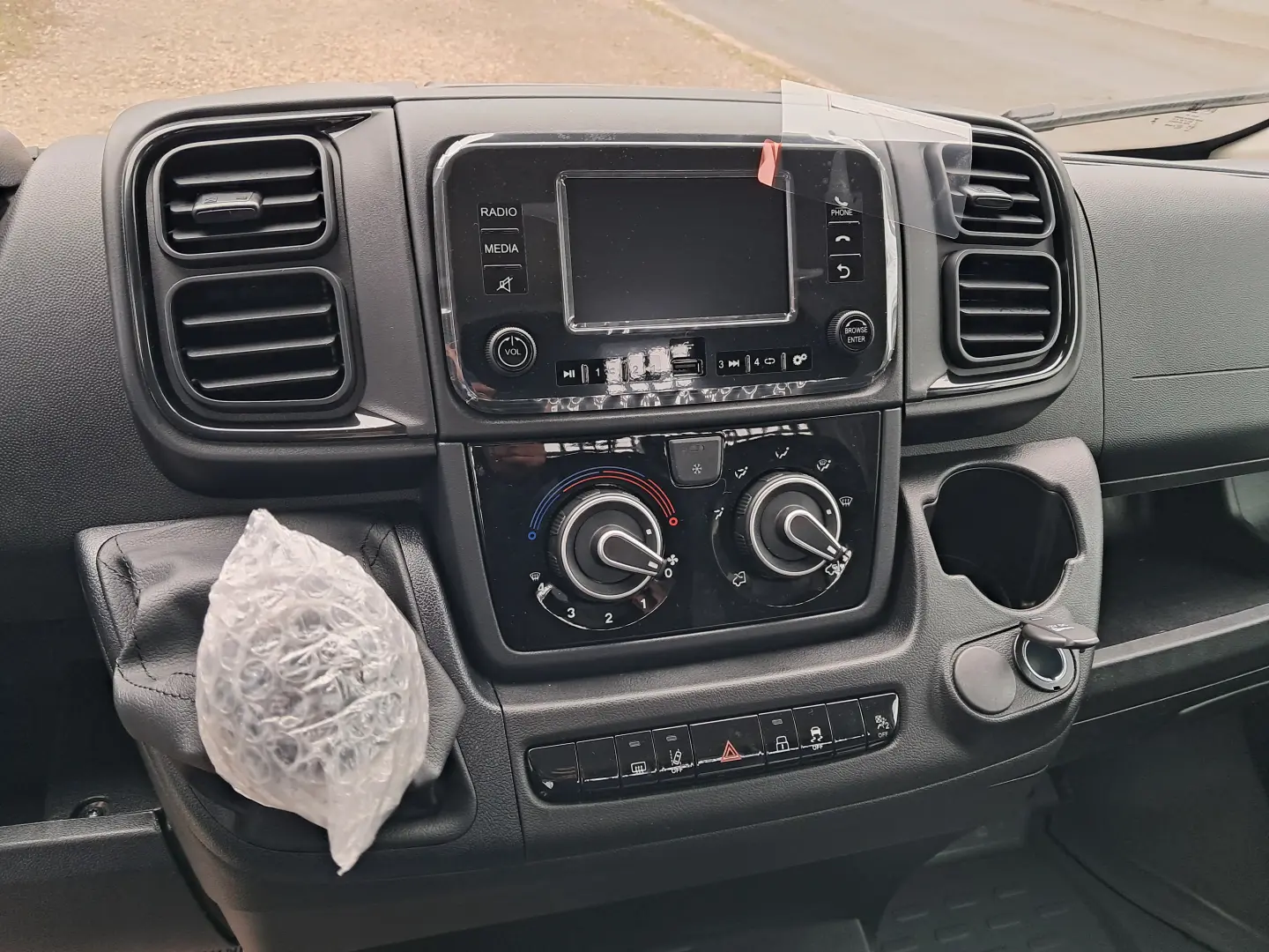 PEUGEOT BOXER Platou Cabina Simpla L4 2.2 diesel 140 CP