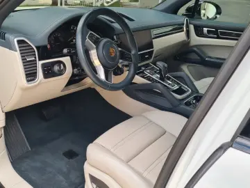 Cayenne E-Hybrid,Pano,AHK,Kamera360,PDLS+,HUD,Me