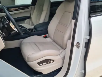 Cayenne E-Hybrid,Pano,AHK,Kamera360,PDLS+,HUD,Me