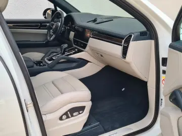 Cayenne E-Hybrid,Pano,AHK,Kamera360,PDLS+,HUD,Me