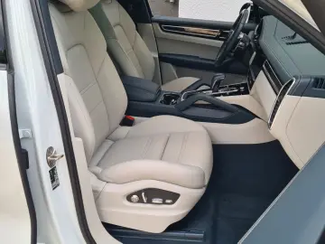 Cayenne E-Hybrid,Pano,AHK,Kamera360,PDLS+,HUD,Me