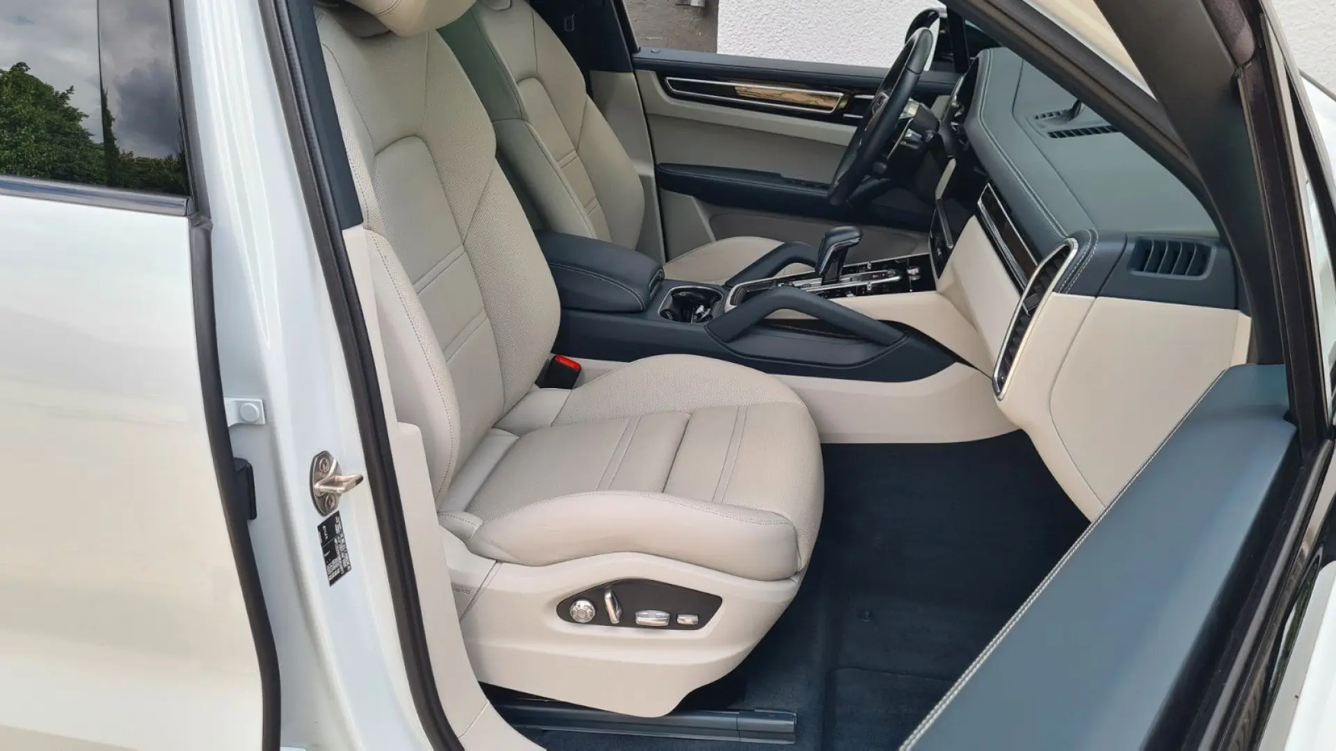 Cayenne E-Hybrid,Pano,AHK,Kamera360,PDLS+,HUD,Me