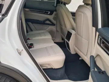 Cayenne E-Hybrid,Pano,AHK,Kamera360,PDLS+,HUD,Me