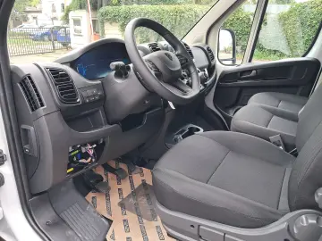 PEUGEOT BOXER Platou Cabina Dubla L4 2.2 diesel 140 CP