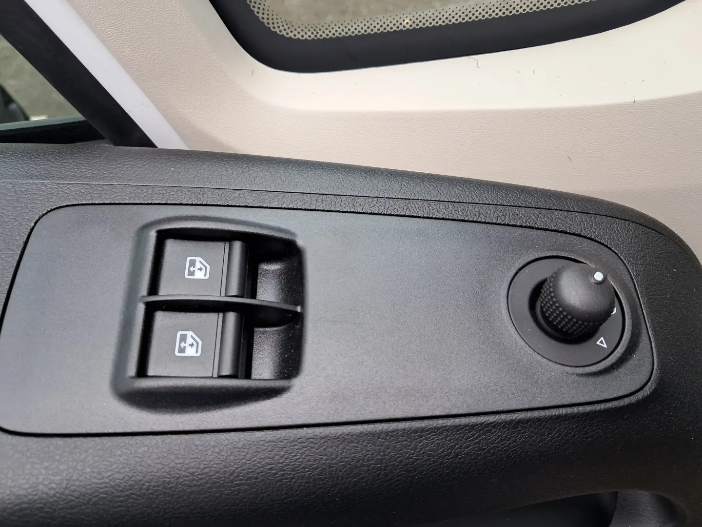 PEUGEOT BOXER Platou Cabina Dubla L4 2.2 diesel 140 CP