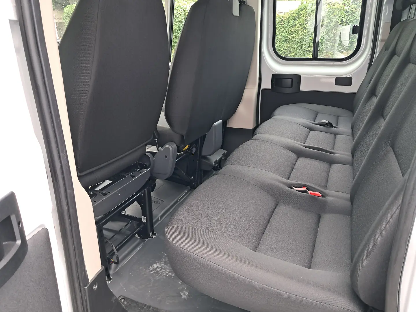 PEUGEOT BOXER Platou Cabina Dubla L4 2.2 diesel 140 CP