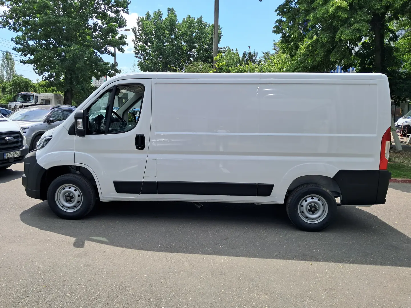 PEUGEOT BOXER Furgon L2H1 10 mc 2.2 diesel 120 CP