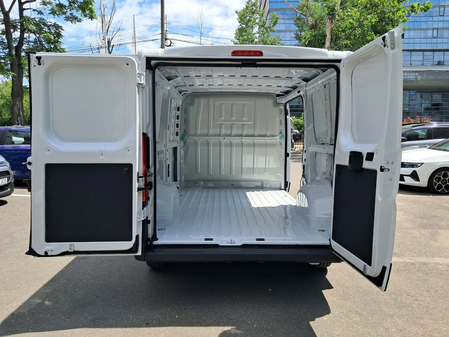 PEUGEOT BOXER Furgon L2H1 10 mc 2.2 diesel 120 CP