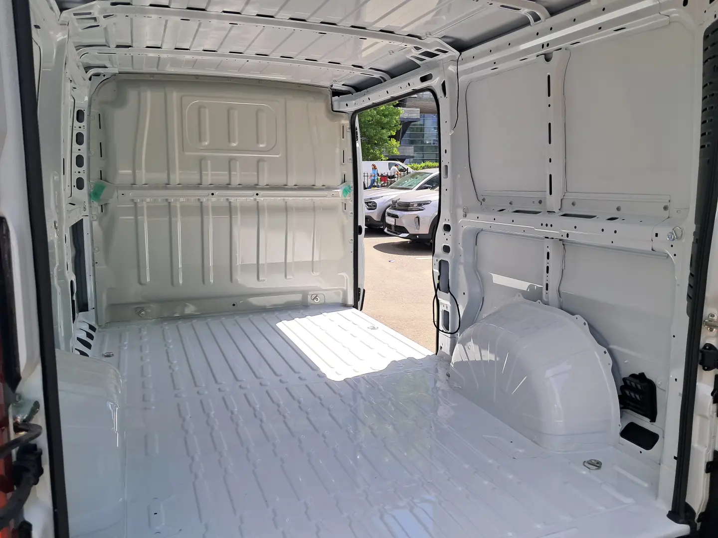 PEUGEOT BOXER Furgon L2H1 10 mc 2.2 diesel 120 CP