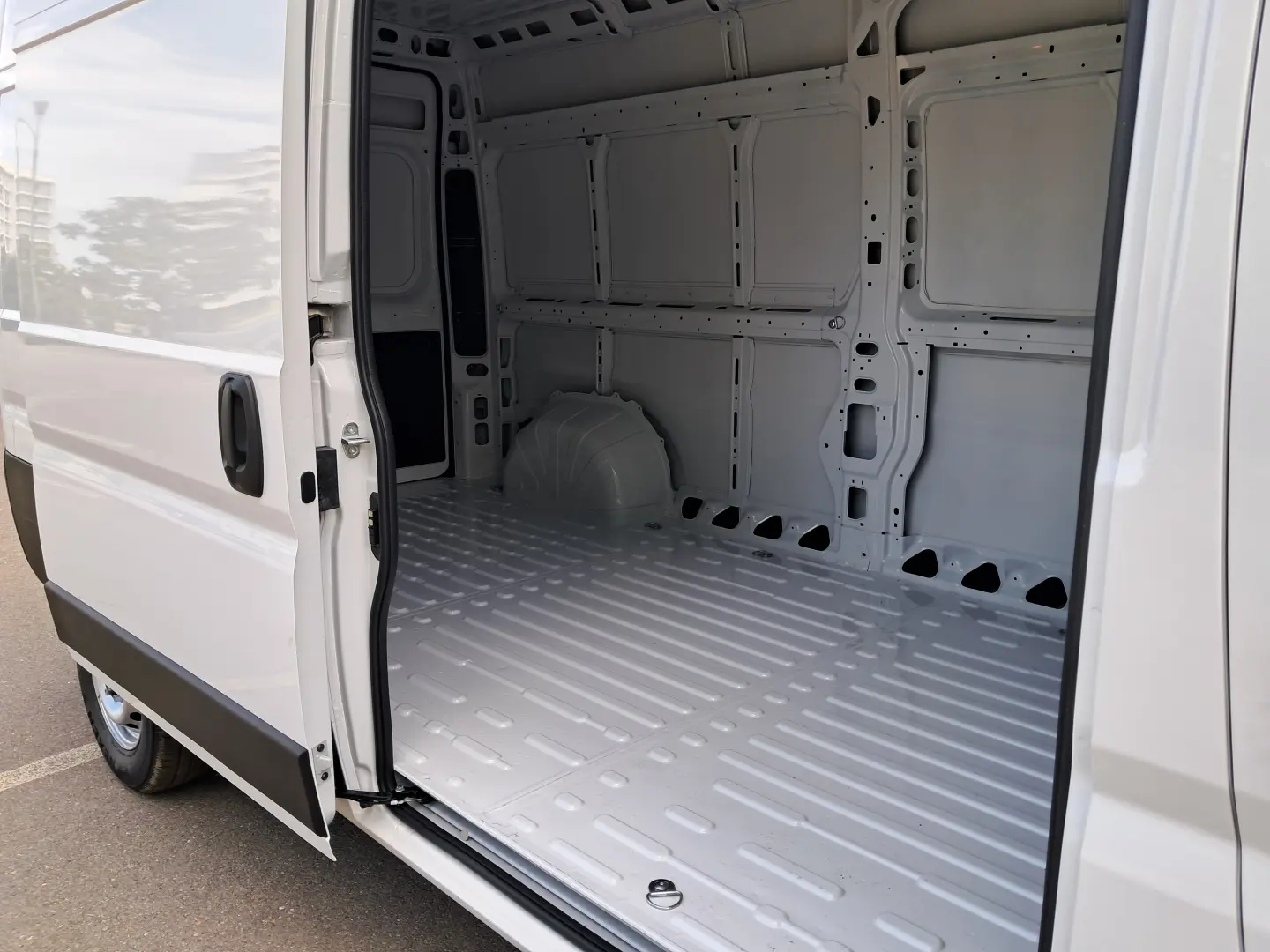 PEUGEOT BOXER Furgon L3H2 13 mc 2.2 diesel 140 CP