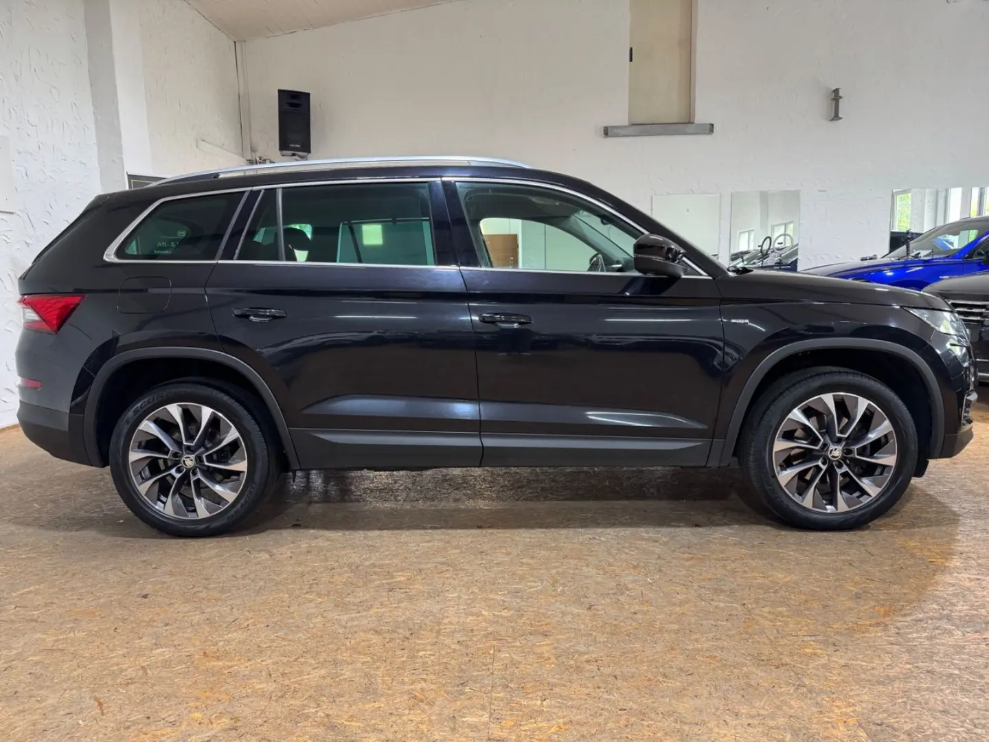 KodiaqDrive 125 2.0TDI DSG/AHK/STANDHEIZ/CAM/19
