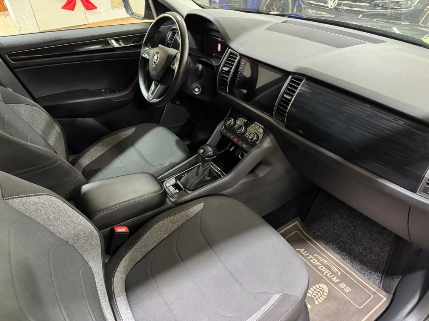 KodiaqDrive 125 2.0TDI DSG/AHK/STANDHEIZ/CAM/19