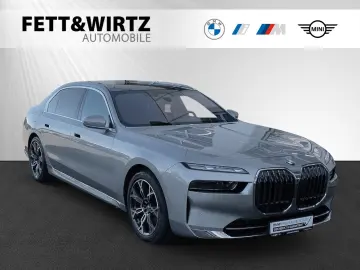 740d xDrive TV-Fond-Entertainment B&W Standhzg.