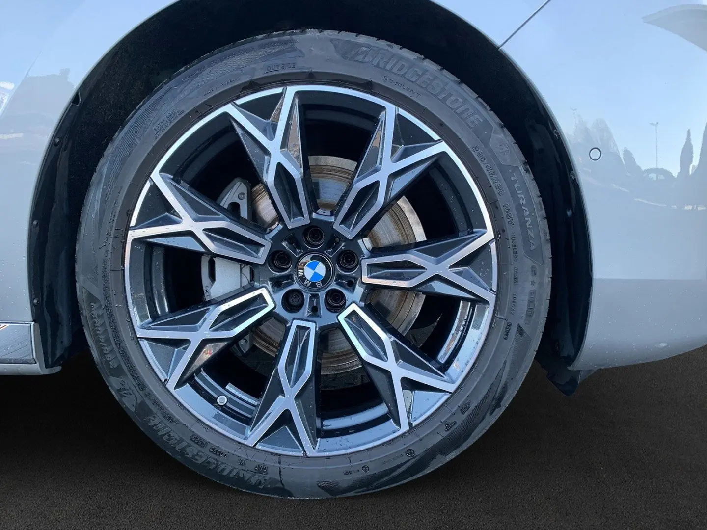 740d xDrive TV-Fond-Entertainment|B&W|Standhzg.