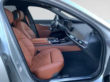 740d xDrive TV-Fond-Entertainment|B&W|Standhzg.