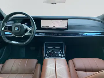 740d xDrive TV-Fond-Entertainment|B&W|Standhzg.