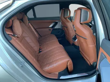 740d xDrive TV-Fond-Entertainment|B&W|Standhzg.