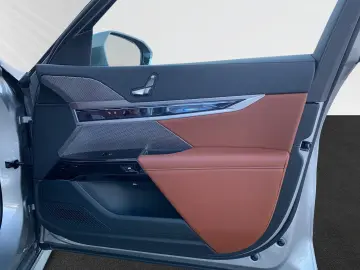 740d xDrive TV-Fond-Entertainment|B&W|Standhzg.