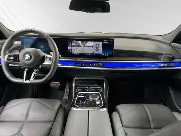 740d xDrive M Sport|Fond-Entertainment|Panorama
