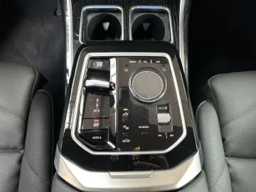 740d xDrive M Sport|Fond-Entertainment|Panorama