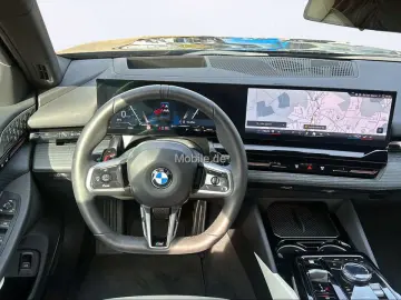 520d xDrive Tou M Sportpaket Pro  Pano AHK  B&W