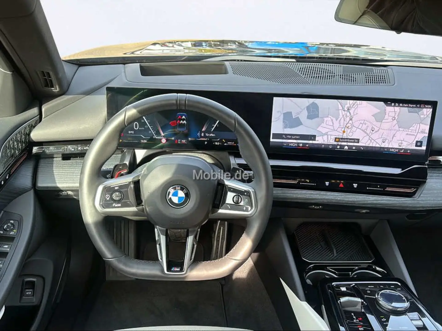 520d xDrive Tou M Sportpaket Pro  Pano AHK  B&W