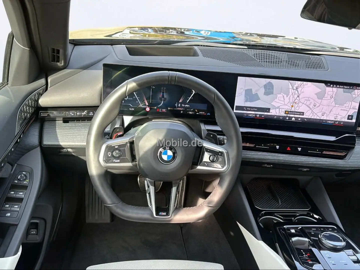 520d xDrive Tou M Sportpaket Pro  Pano AHK  B&W