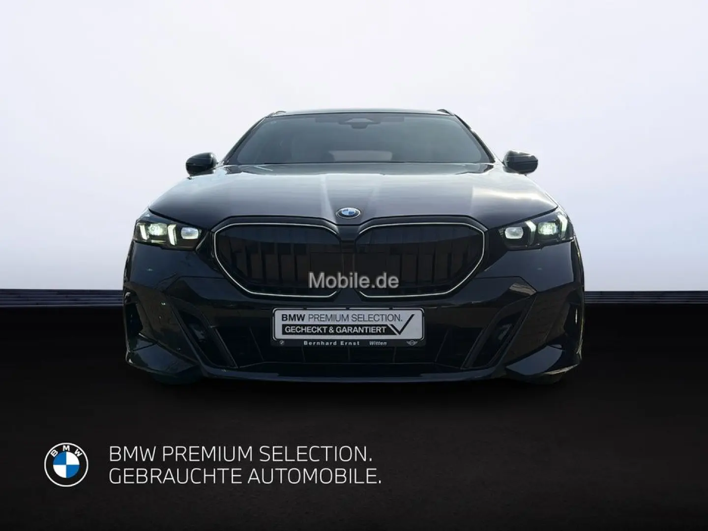 520d xDrive Tou M Sportpaket Pro  Pano AHK  B&W