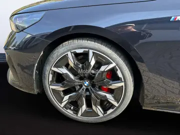 520d xDrive Tou M Sportpaket Pro  Pano AHK  B&W