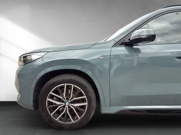 X1 xDrive23i M Sport Pano eSitze 360° ACC H&K