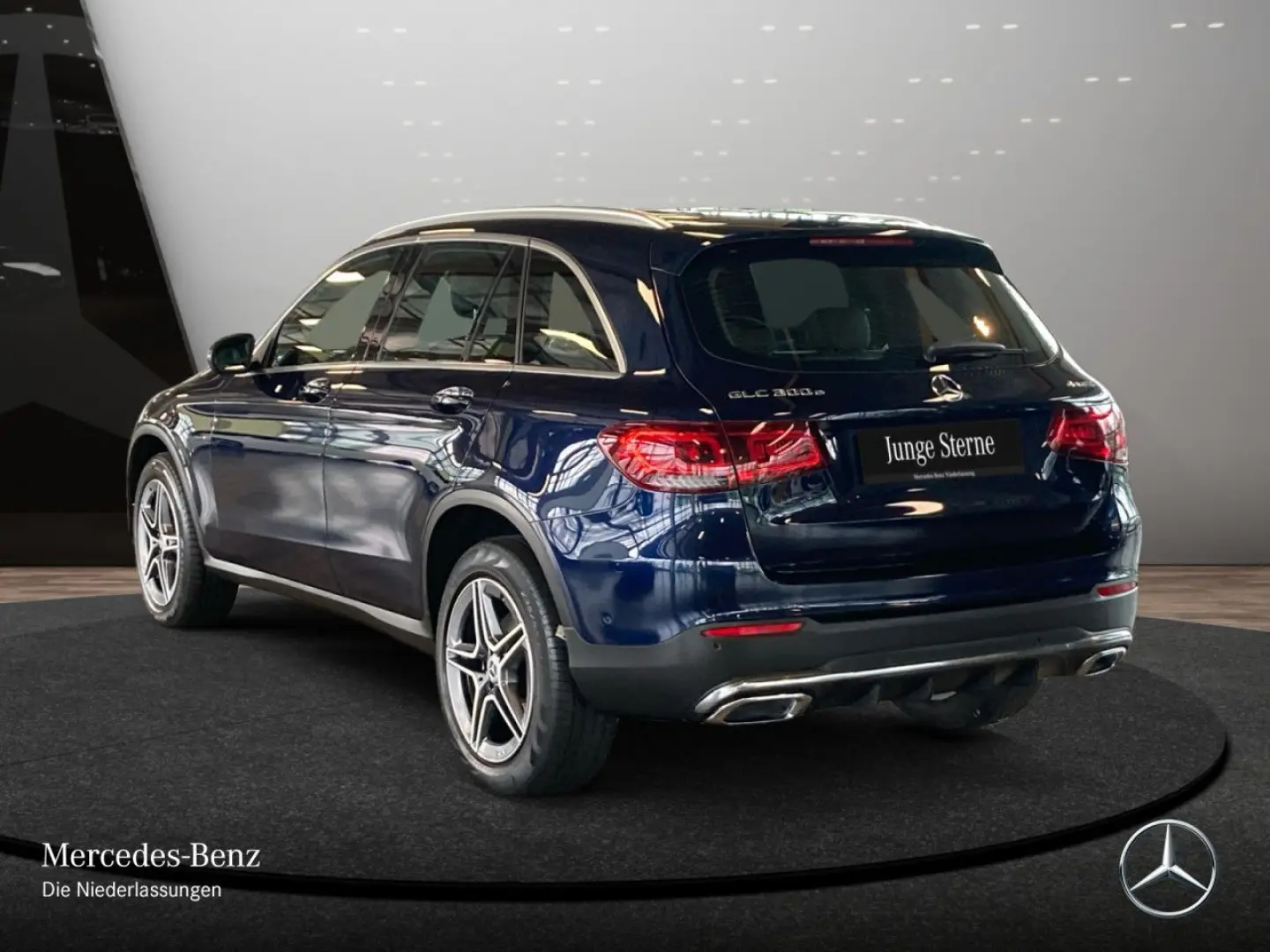 GLC 300 e 4M AMG/Pano/HUD/DigiDisp/Distr/HighAss