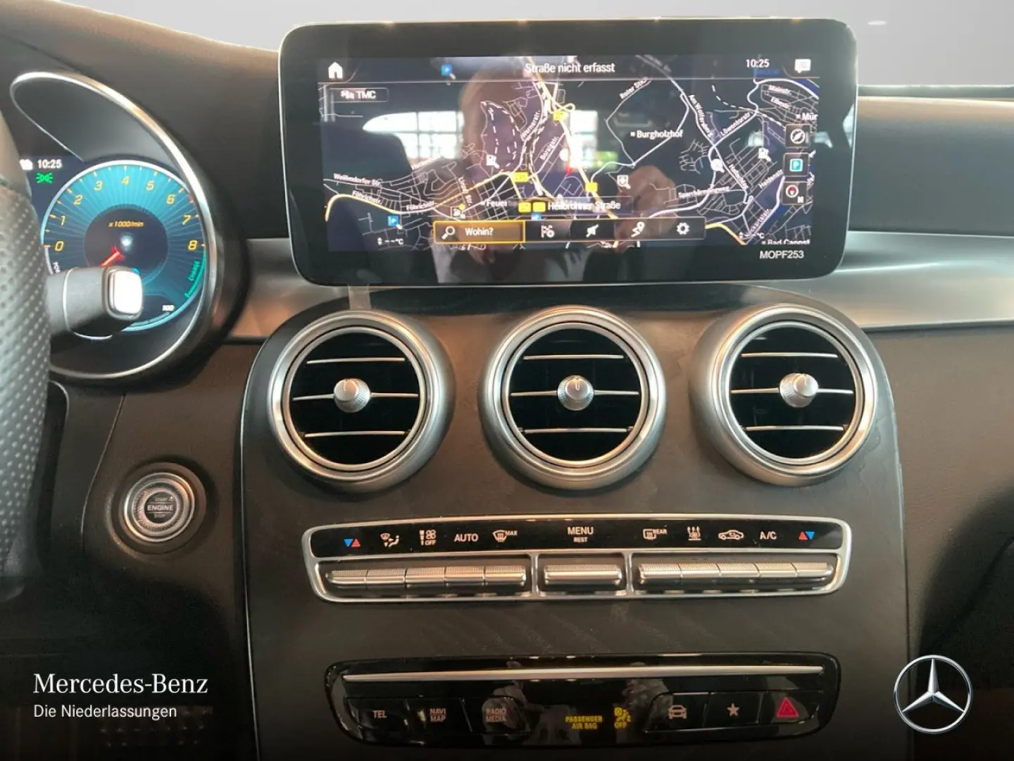 GLC 300 e 4M AMG/Pano/HUD/DigiDisp/Distr/HighAss