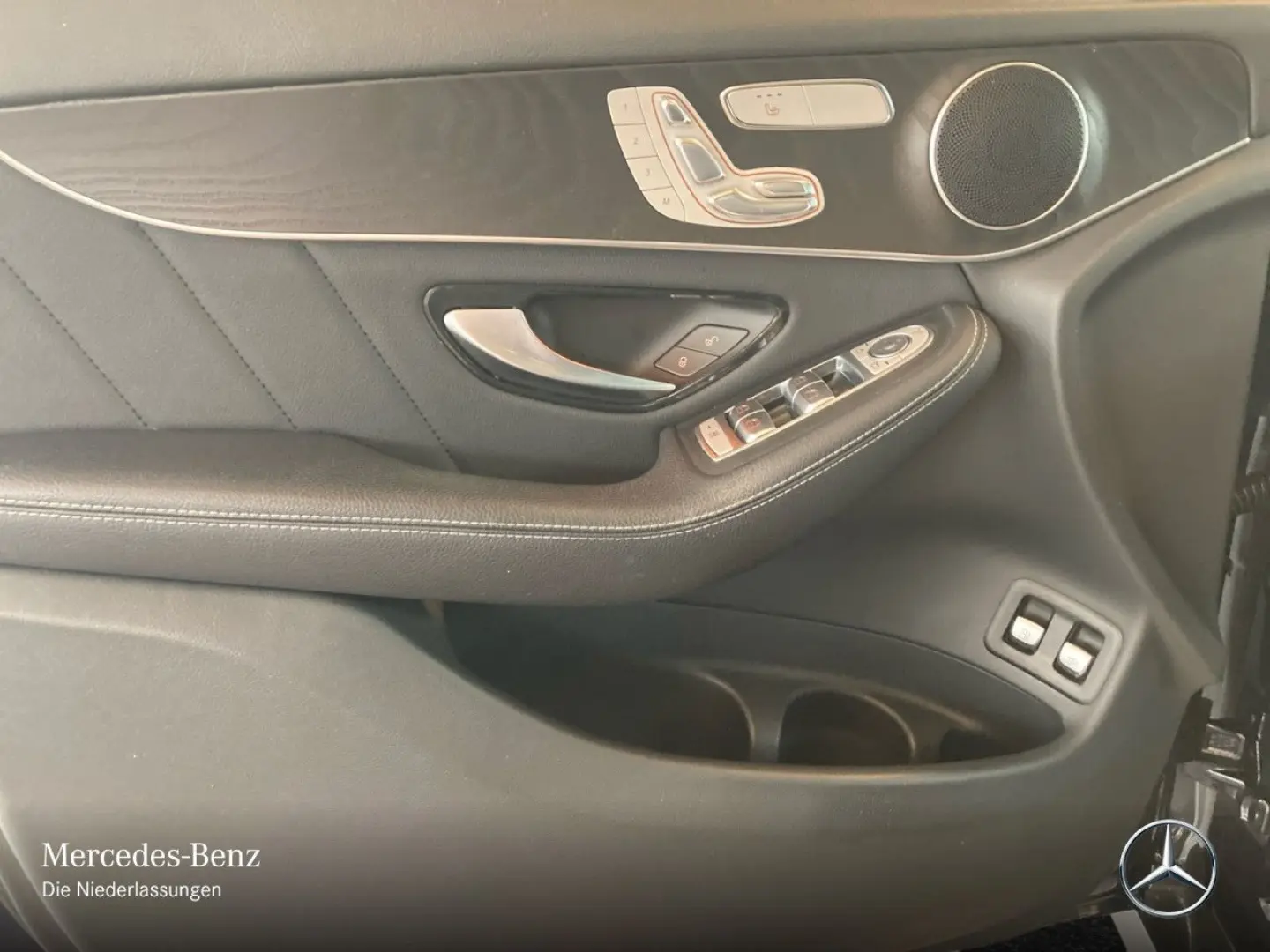 GLC 300 e 4M AMG/Pano/HUD/DigiDisp/Distr/HighAss