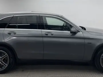 GLC 300 e 4M AMG PANO+AIR-BODY+AHK+MEMO+360+HUD+