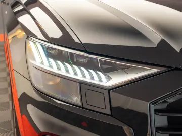 AUDI Q8    S LINE