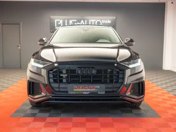 AUDI Q8    S LINE