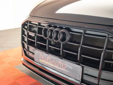 AUDI Q8    S LINE
